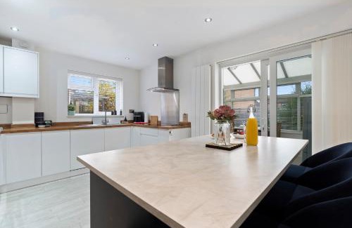 Leicester House | Tilly's Townhouse With parking