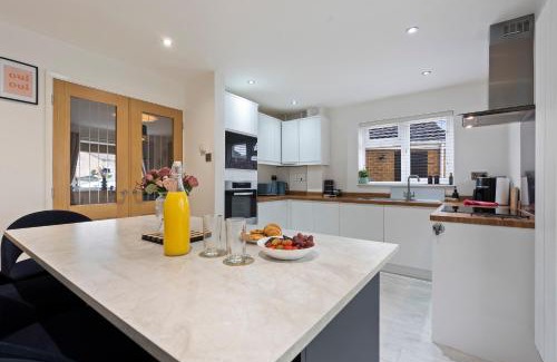Leicester House | Tilly's Townhouse With parking