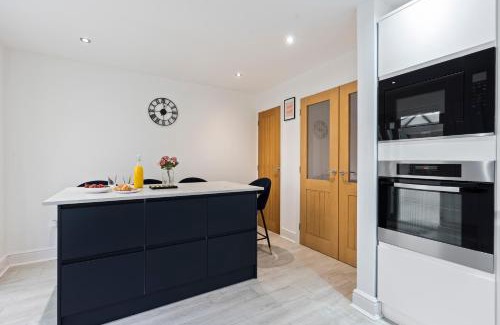 Leicester House | Tilly's Townhouse With parking
