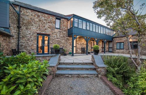 St Brides House | Timber Hill Self Catering Cedar Lodges