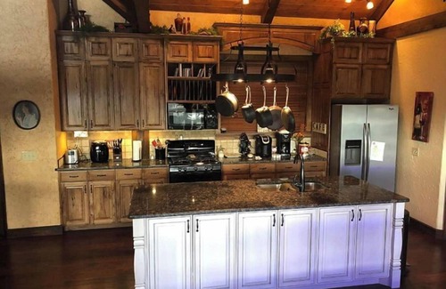 Siloam Springs Cabin | Timber Ridge Lodge with a view