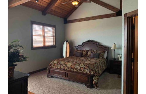 Siloam Springs Cabin | Timber Ridge Lodge with a view