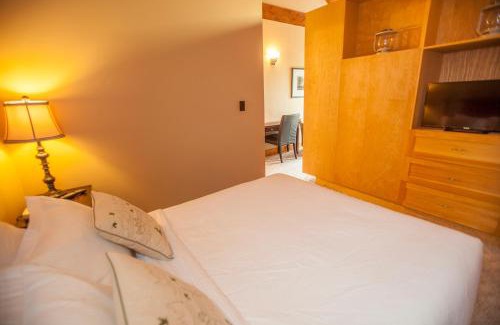 Keewatin Hotel | Timberland Inn