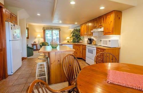 Sun Peaks Condo | Timberline Village #38 By Bear Country