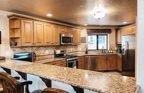 Flagstaff Cabin | Timberloft Luxury Lodge, HOT TUB , GOLF COURSE views, secluded & private