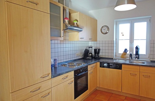 Wormshoft House | Time out - terrace, garden furniture, shower room, fireplace, washing machine, parking space