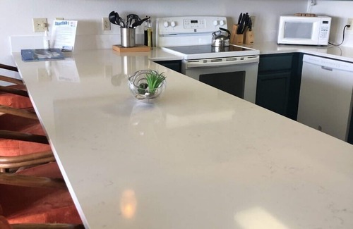 Long Beach Condo | Time to book for Fall Clamming!