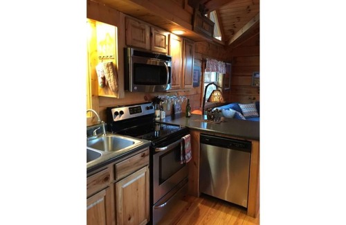Fancy Gap Cabin | Time to Unwine-Waterfront Cabin w/Hot Tub! Pet Friendly! Blue Ridge Parkway