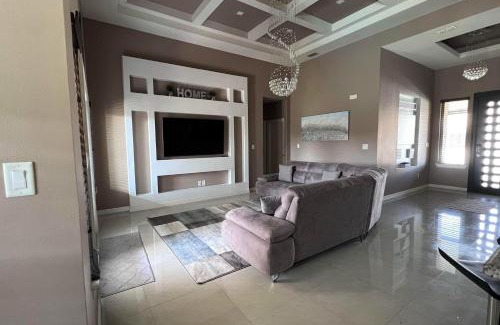 Brownsville House | Timeless Memories