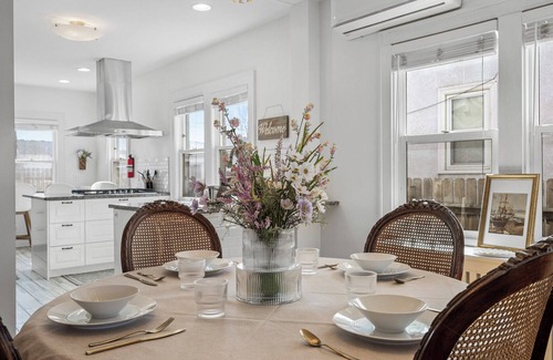 Bancroft House | Timeless Tudor I Cozy & Stylish
