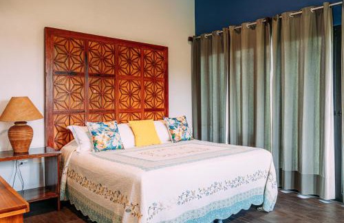 Arenal Hotel | Tinajas Arenal Lakefront Lodge