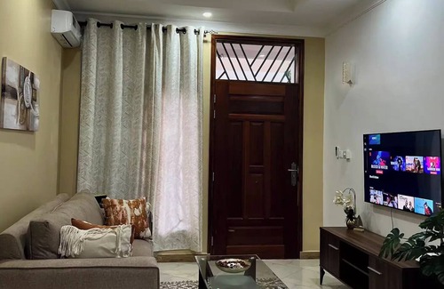 Dar es Salaam House | Tini & Tara Cozy Homes