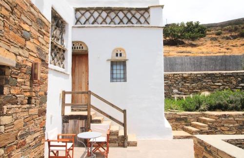 Arnados Apartment | Tinos Pigeon House by TinosHost