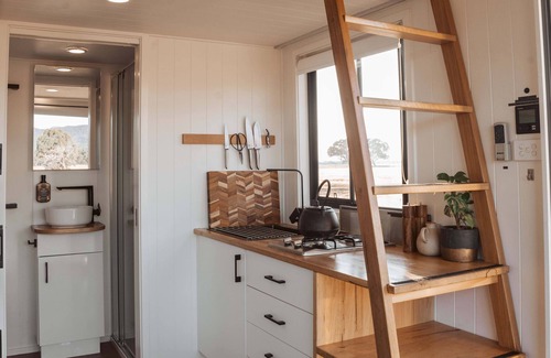 Pomonal Cabin | Tiny Elliott Summary: