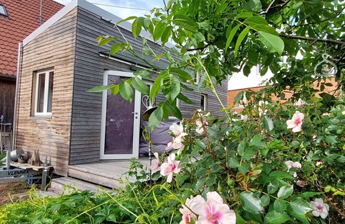 Bad Urach House | Tiny Home 'Friedlinde' with Shared Terrace, Shared Garden and Wi-Fi