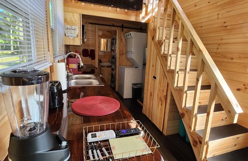 Citra House | Tiny Home sleeps 6 near beautiful beaches and entertainment