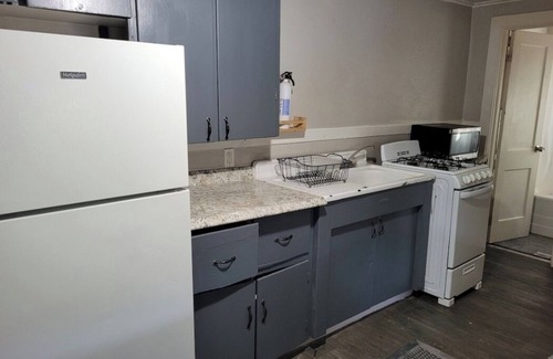 Indian Orchard House | Tiny Home with AC and WiFi in lovely Ludlow