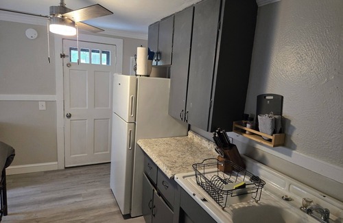 Indian Orchard House | Tiny Home with AC and WiFi in lovely Ludlow