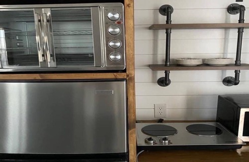 Roscoe Cottage | Tiny home with big personality. Close to everything because everything is close!