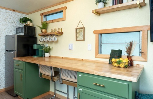Oakhurst House | Tiny home with spa/firepit/and more!