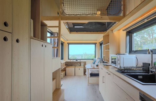 Langueux House | Tiny House 'Bada' with Sea View, Nordic Bath, Private Terrace and Wi-Fi