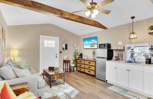 San Marcos House | Tiny House - Cozy and Clean - close to Stadium, Texas State & Floating SM River
