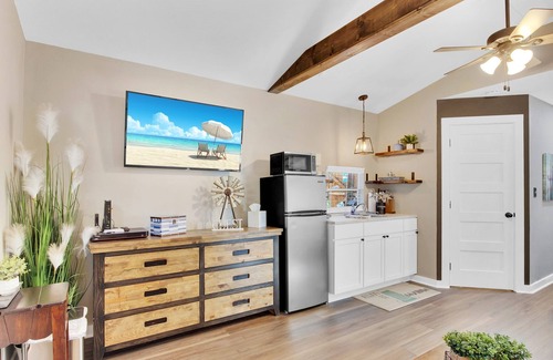 San Marcos House | Tiny House - Cozy and Clean - close to Stadium, Texas State & Floating SM River
