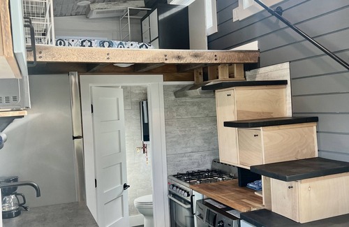 Dorchester House | Tiny House on Upper Iowa River w/hot tub