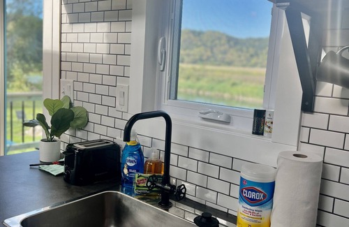 Dorchester House | Tiny House on Upper Iowa River w/hot tub
