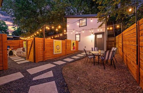 MLK House | Tiny House-Sleeps 4-Kitchen-Washer/Dryer-Patio