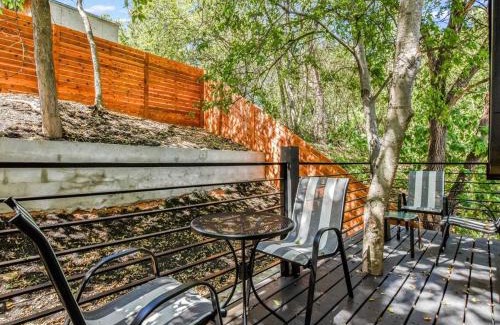 MLK House | Tiny House-Sleeps 4-Kitchen-Washer/Dryer-Patio