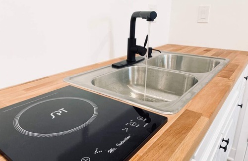 Porter Ranch House | Tiny House with HOT TUB , good up to 4 guests!