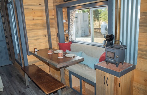 Wheatland House | “Tiny Pleasures” in lovely Wheatland with a view of the lake.