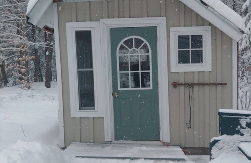 Warren House | Tiny river Cabin Electricity/heat/shower
