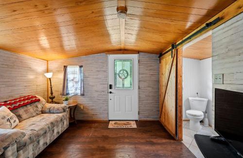 Hico House | Tiny Town Rustlers D D Cabin Animals Fire Pit by Vacation Your Way