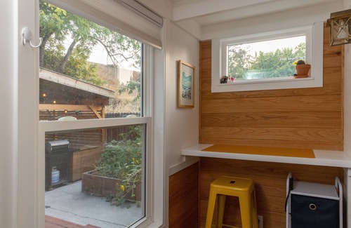 Southeast Boise Cottage | TinyHouse Oasis - Hot Tub-Bikes-FirePit-BBQ-Projector-Ax Throwing-Pet Friendly