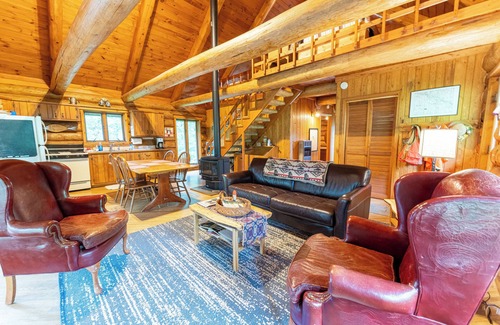 Covington Cabin | Tioga Falls Cabin:Ultimate Summer Retreat – Canoeing, Fishing & Fun!