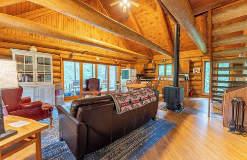 Covington Cabin | Tioga Falls Cabin:Ultimate Summer Retreat – Canoeing, Fishing & Fun!