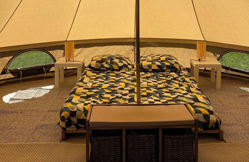 Montenescourt Cabin | Tipi au Bord de la Piscine