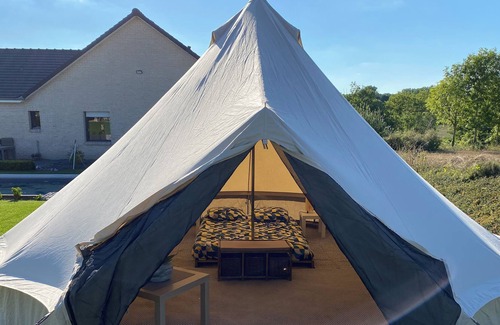 Montenescourt Cabin | Tipi au Bord de la Piscine