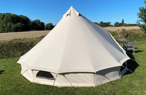 Montenescourt Cabin | Tipi au Bord de la Piscine