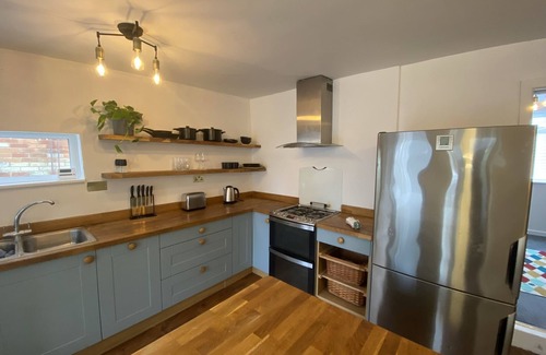 New Forest District Cottage | Tipsy Cottage, 2 bedroom with fire-pit and BBQ