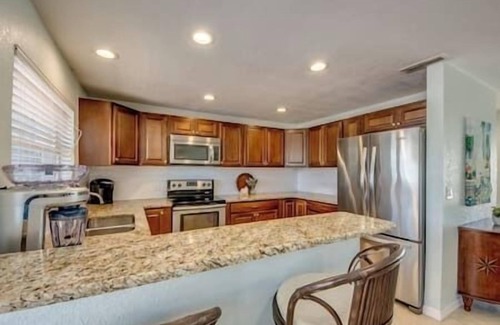 Fort Myers House | TIPSY TIKI - Pool, Canal, Outdoor Bar, King Bed