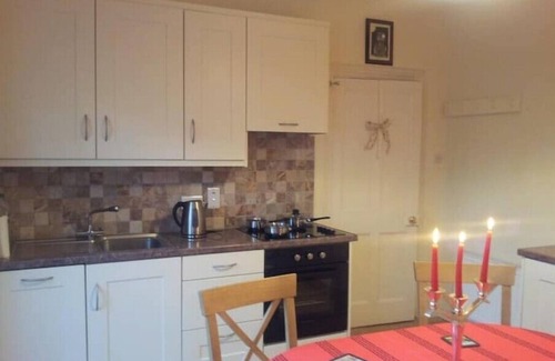 Ennis House | Tir na nOg cottage, Ennis town centre