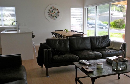 Leigh House | Tiromoana - Mathesons Bay Holiday Home