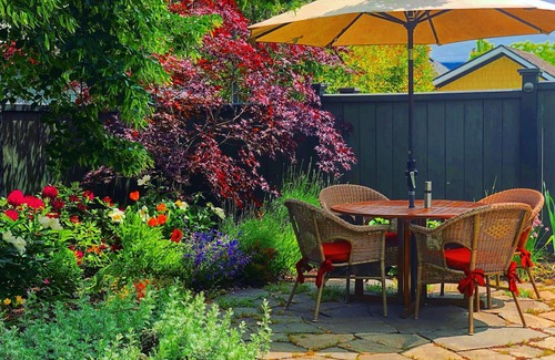Historic Downtown District Apartment | Titania - Second Spring Property 1-3 Bedroom Luxury Rentals In Downtown Ashland