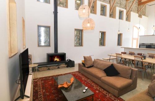 Llangefni House | Tithe Barn