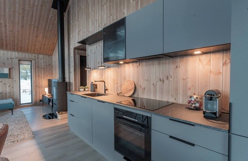 Nes House | Tiur, stylish new cabin with hot tub