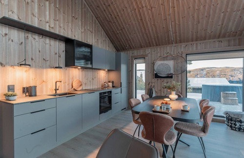 Nes House | Tiur, stylish new cabin with hot tub
