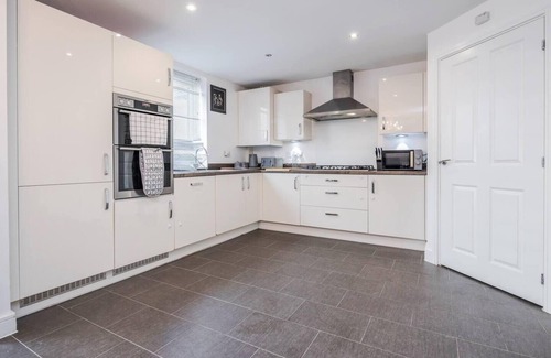Stanford-le-Hope House | tms Cheerful 5BDR house! Thurrock! Free Parking!